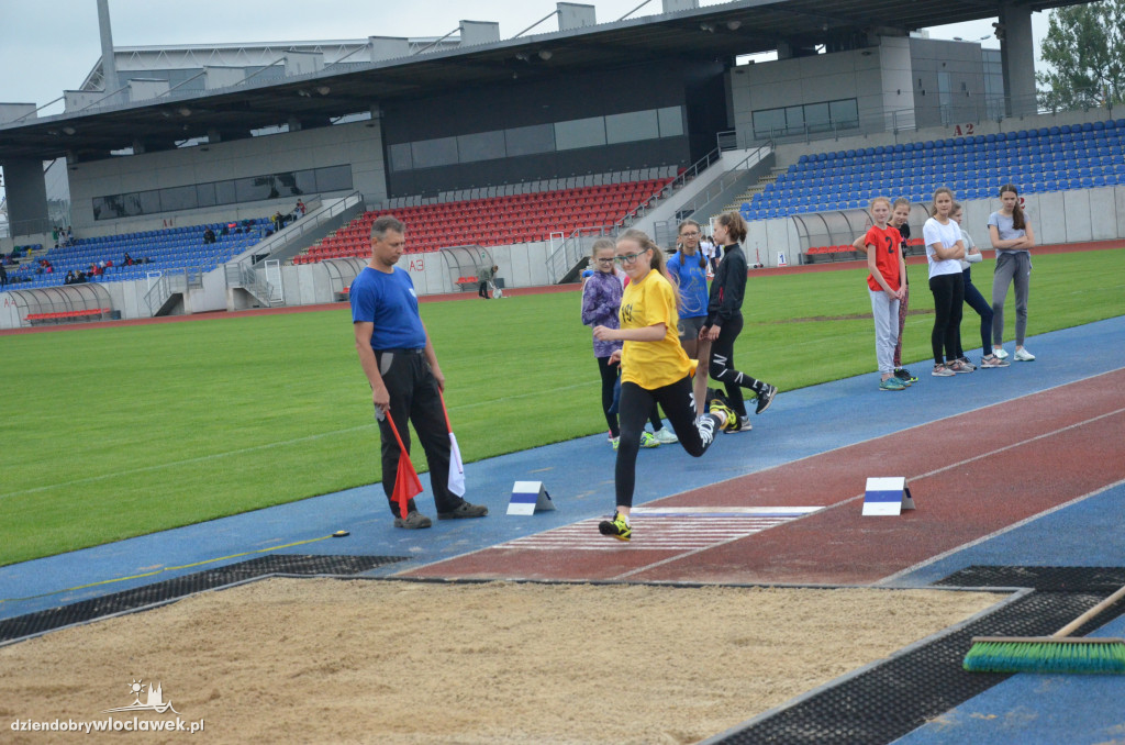 Czwórbój lekkoatletyczny na stadionie