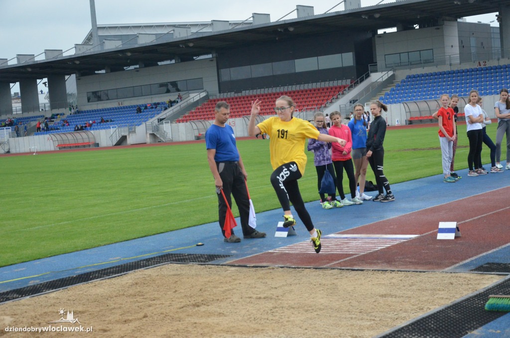 Czwórbój lekkoatletyczny na stadionie