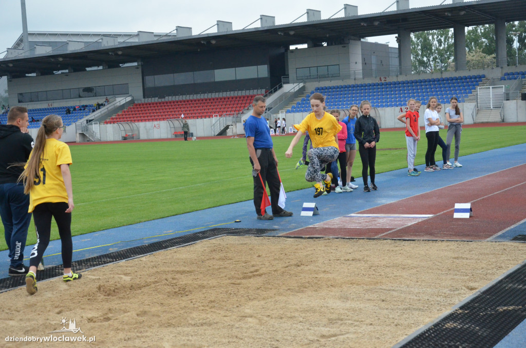 Czwórbój lekkoatletyczny na stadionie