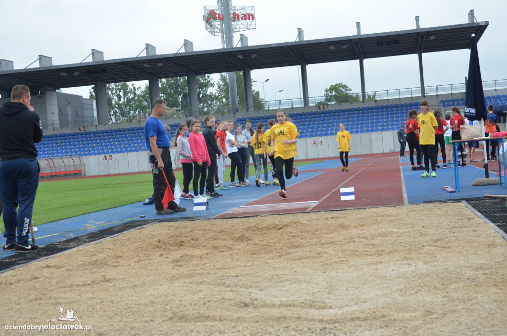 Czwórbój lekkoatletyczny na stadionie