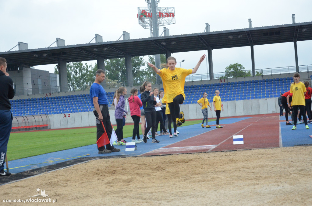 Czwórbój lekkoatletyczny na stadionie
