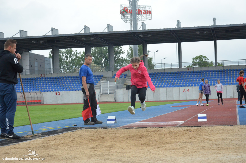 Czwórbój lekkoatletyczny na stadionie