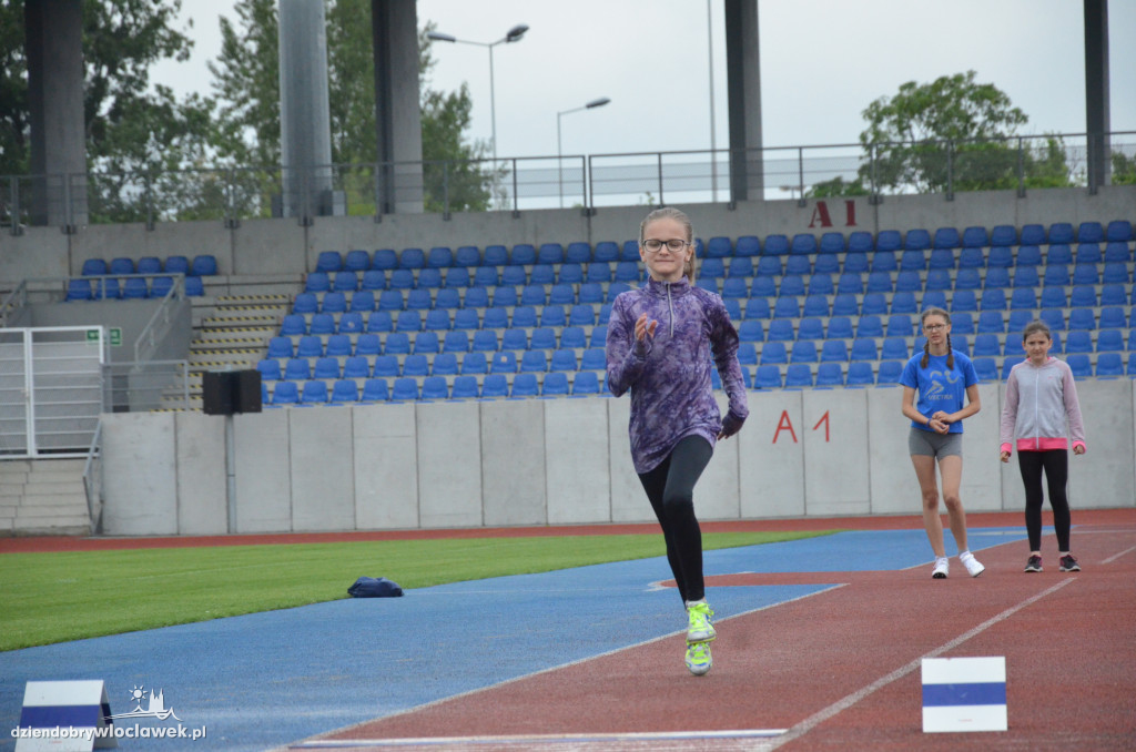 Czwórbój lekkoatletyczny na stadionie