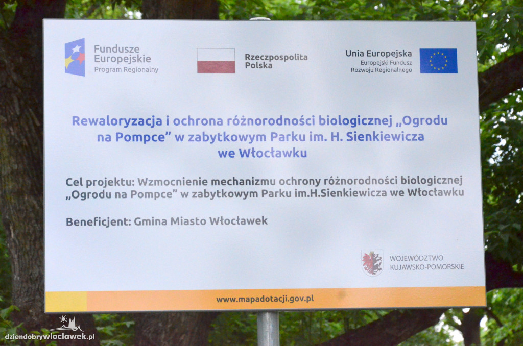 Gdzie stanął ten ogromny globus?