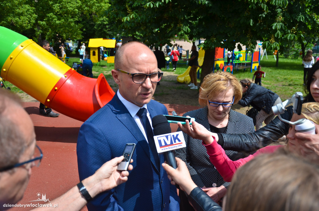 Uroczyste otwarcie placu zabaw  PP 13