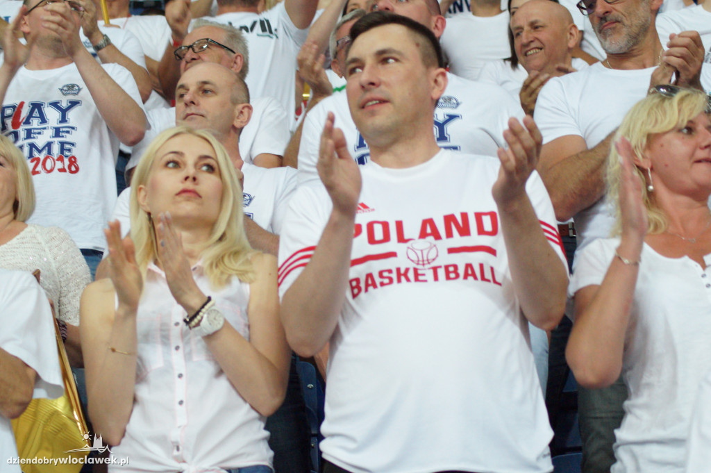 Kibice na pierwszym meczu finału
