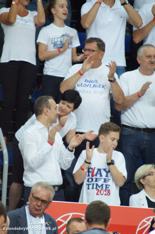 Kibice na pierwszym meczu finału