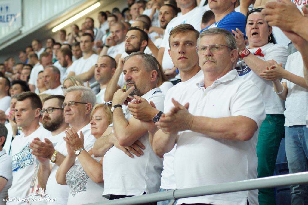 Kibice na pierwszym meczu finału