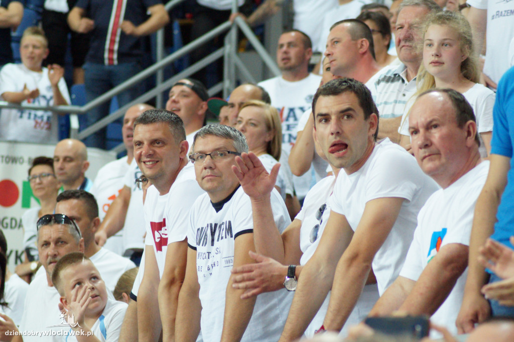 Kibice na pierwszym meczu finału