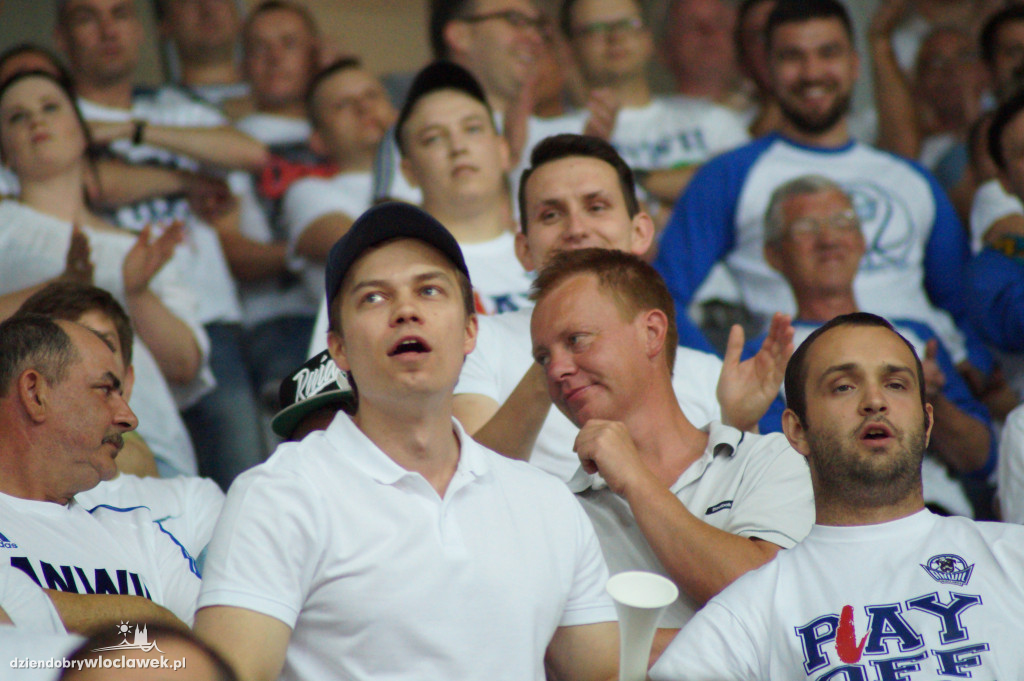 Kibice na pierwszym meczu finału