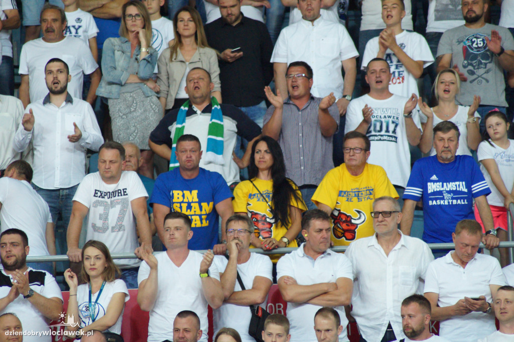 Kibice na pierwszym meczu finału