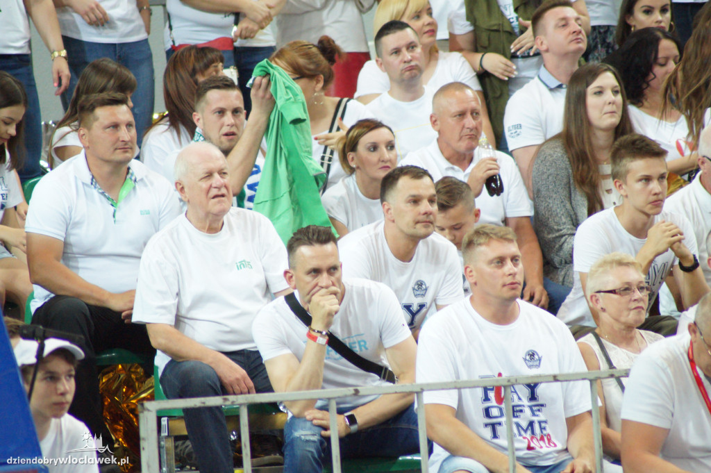Kibice na pierwszym meczu finału