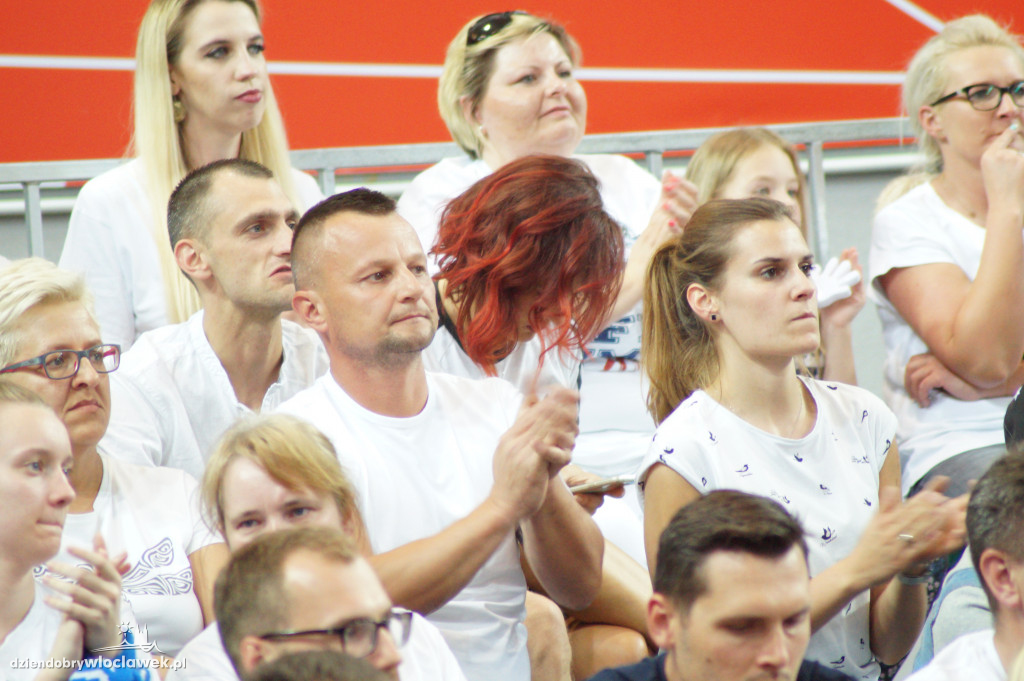 Kibice na pierwszym meczu finału