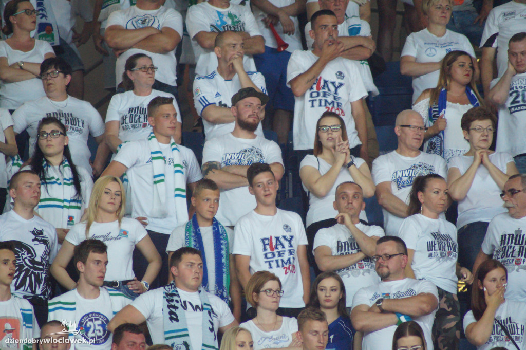 Kibice na pierwszym meczu finału