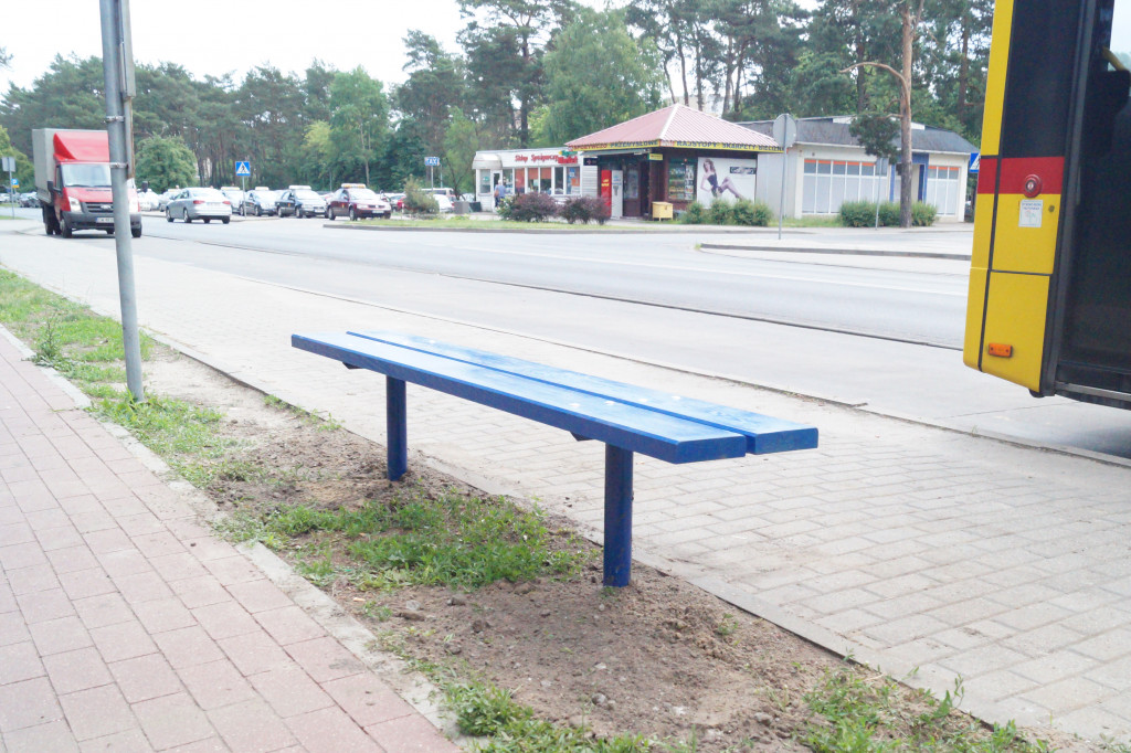 Przysz szpitalu stanęła ławeczka