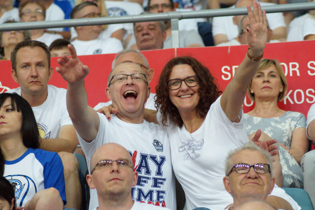 Kibice na drugium meczu finału