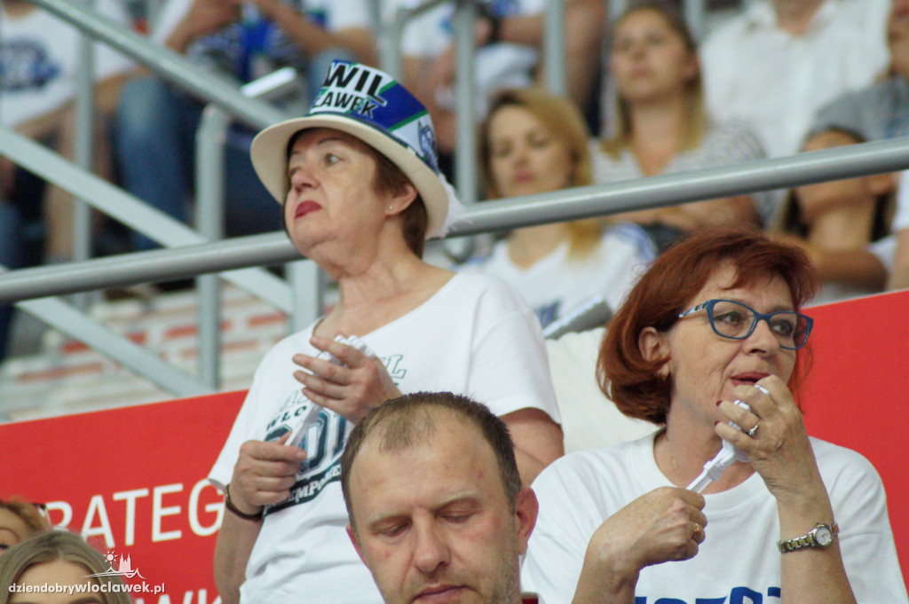 Kibice na drugium meczu finału