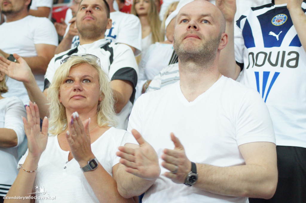 Kibice na drugium meczu finału