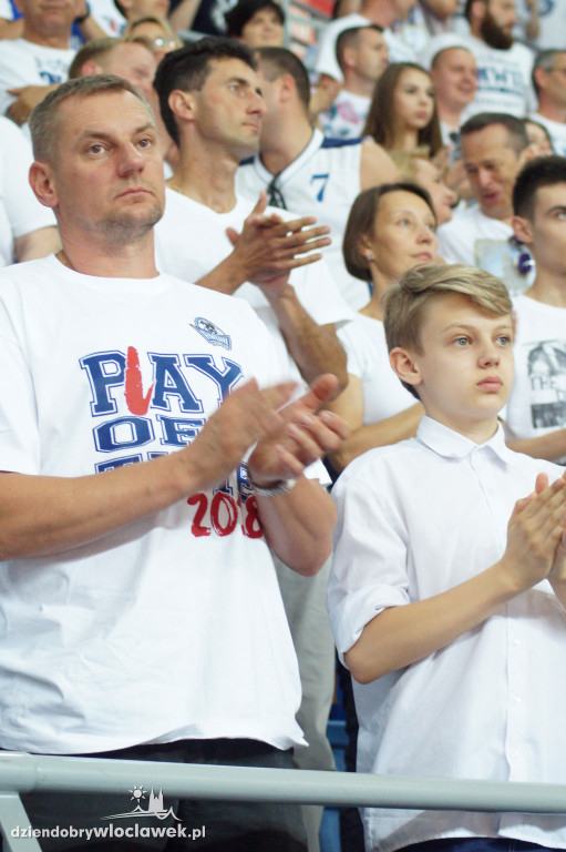 Kibice na drugium meczu finału