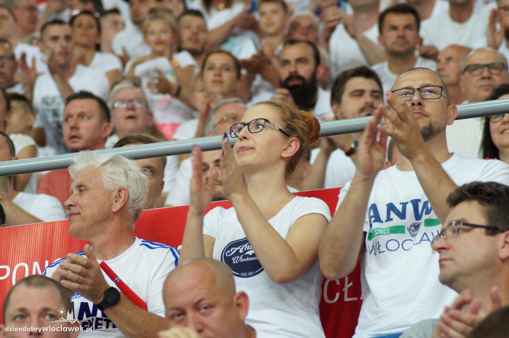 Kibice na drugium meczu finału