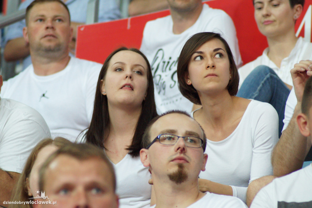 Kibice na drugium meczu finału