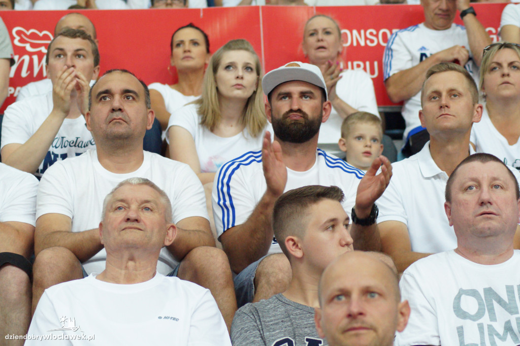 Kibice na drugium meczu finału