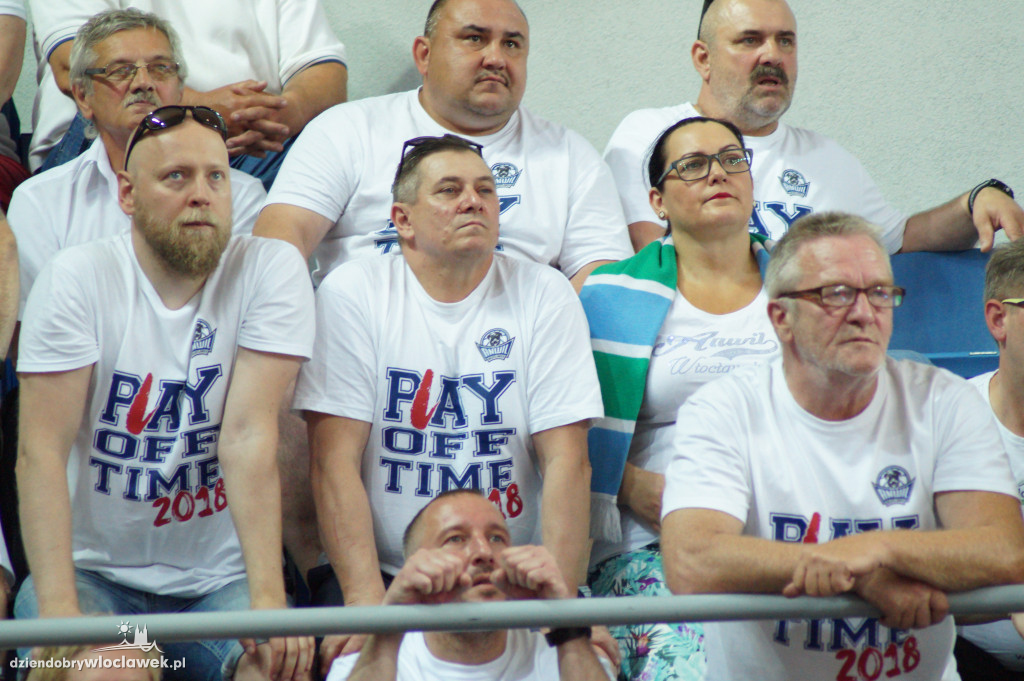 Kibice na drugium meczu finału