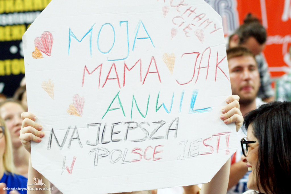 Kibice na drugium meczu finału