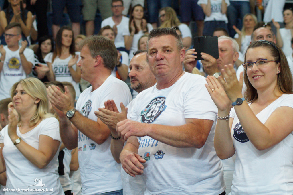 Kibice na drugium meczu finału
