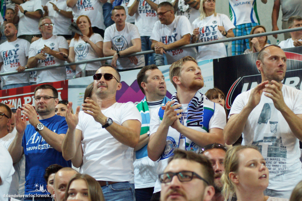 Kibice na drugium meczu finału