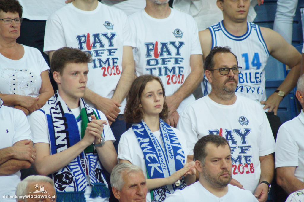 Kibice na drugium meczu finału
