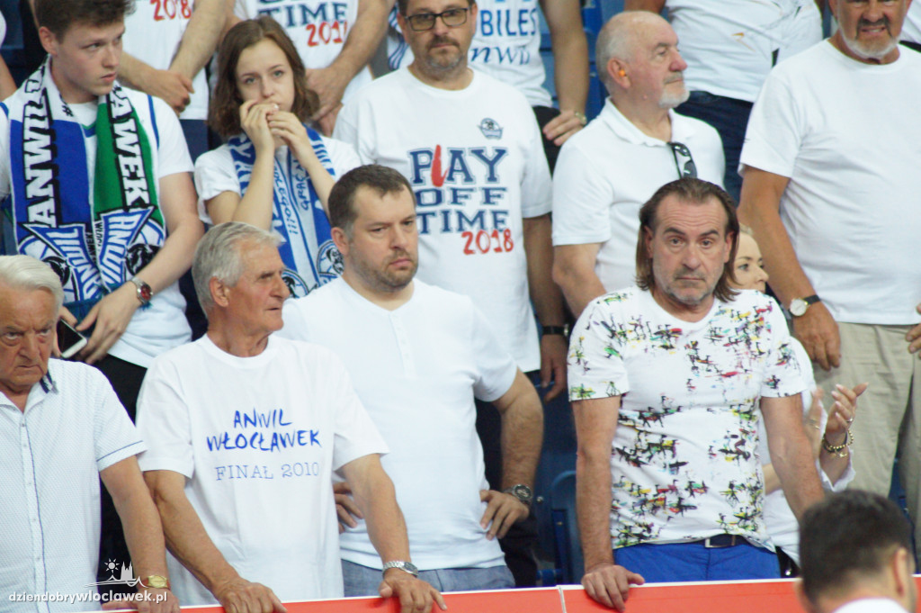 Kibice na drugium meczu finału