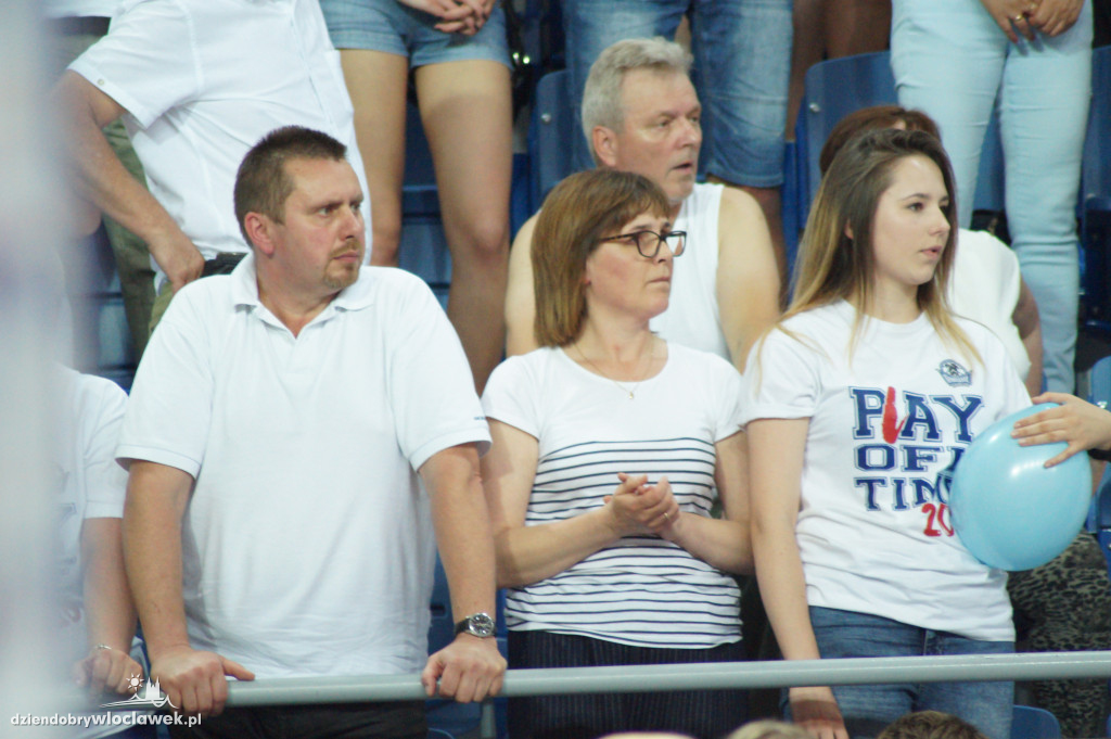 Kibice na drugium meczu finału