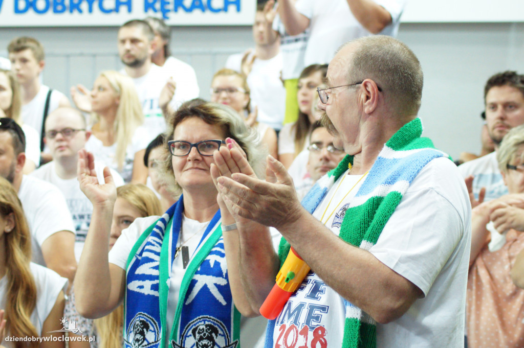 Kibice na drugium meczu finału