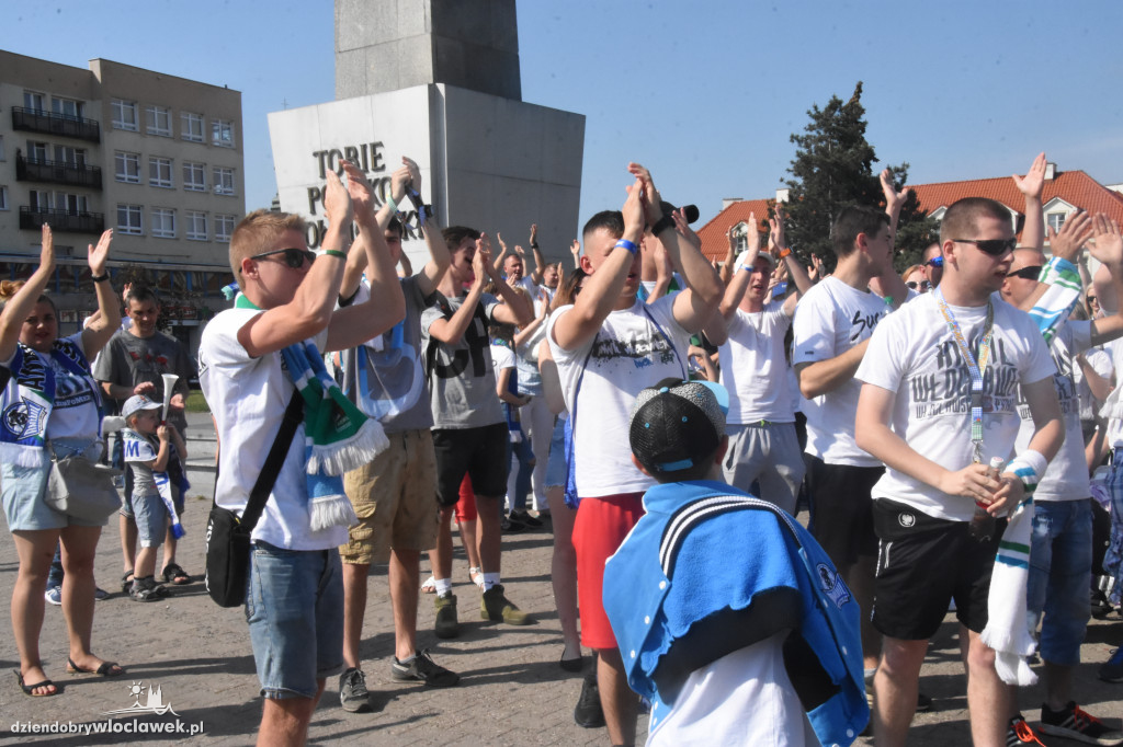 Przemarsz kibiców Anwilu Włocławek
