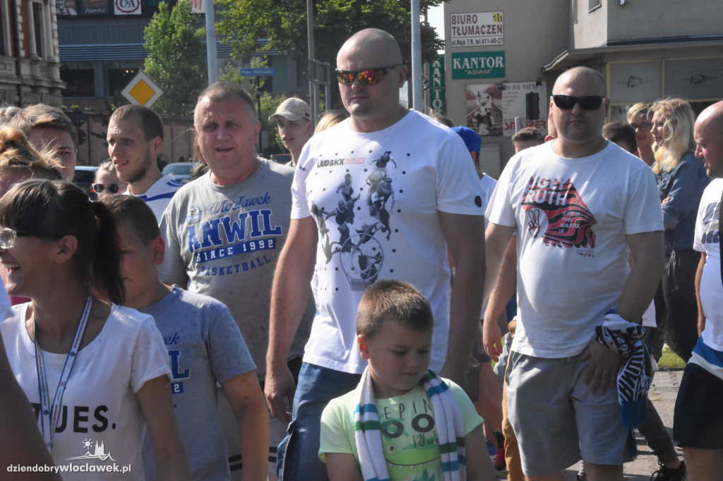 Przemarsz kibiców Anwilu Włocławek