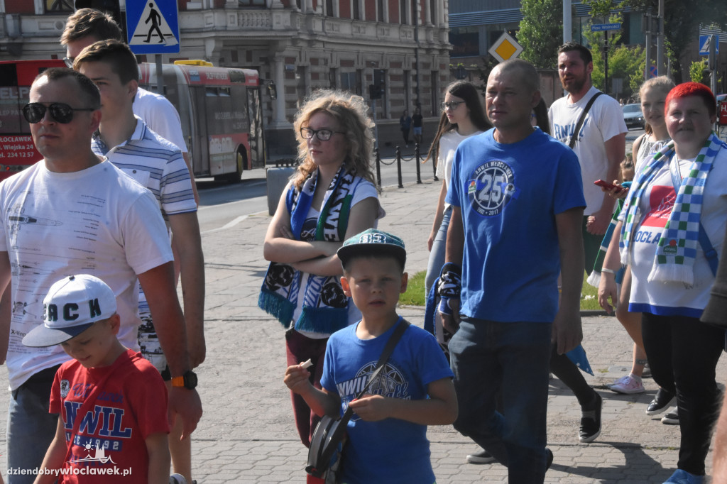 Przemarsz kibiców Anwilu Włocławek