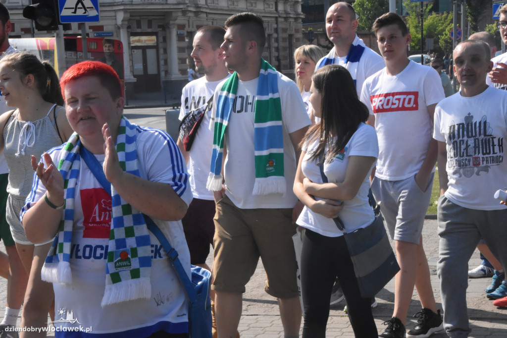 Przemarsz kibiców Anwilu Włocławek