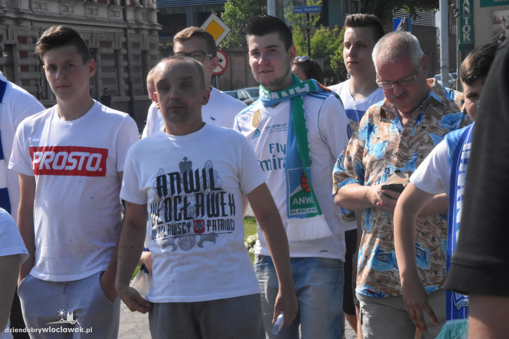 Przemarsz kibiców Anwilu Włocławek