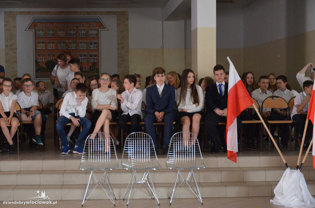 Uroczysty apel patriotyczny w SP23
