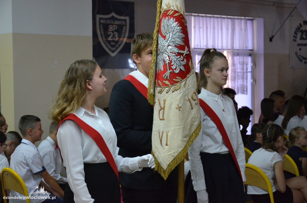 Uroczysty apel patriotyczny w SP23