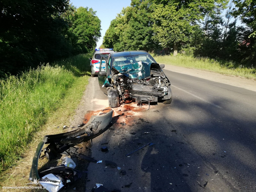 Osobowym fordem uderzył w ciężarówkę