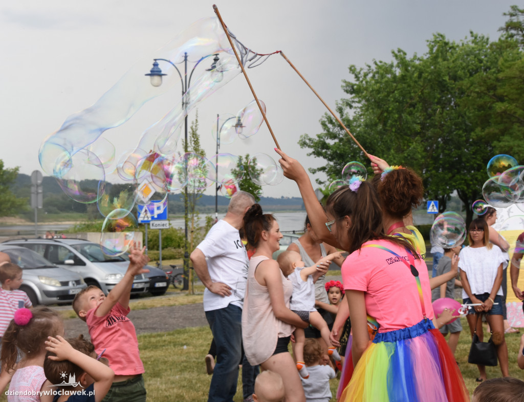 Dzieci świętowały na bulwarach