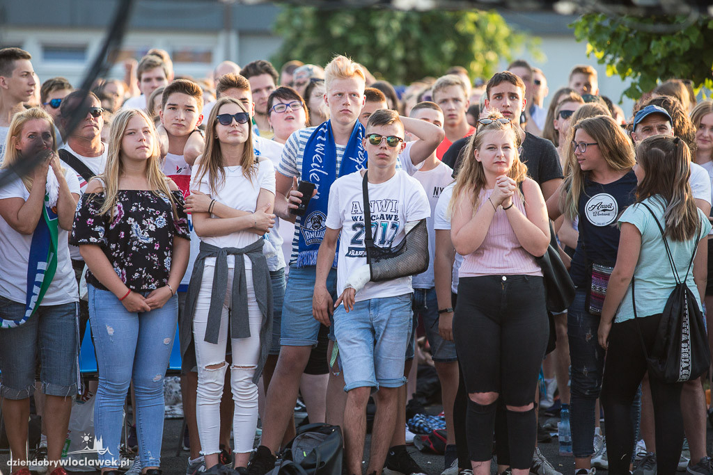 Feta kibiców w strefie przy Hali Mistrzów