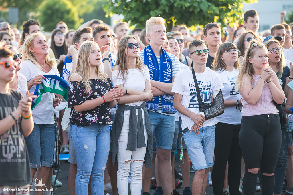 Feta kibiców w strefie przy Hali Mistrzów