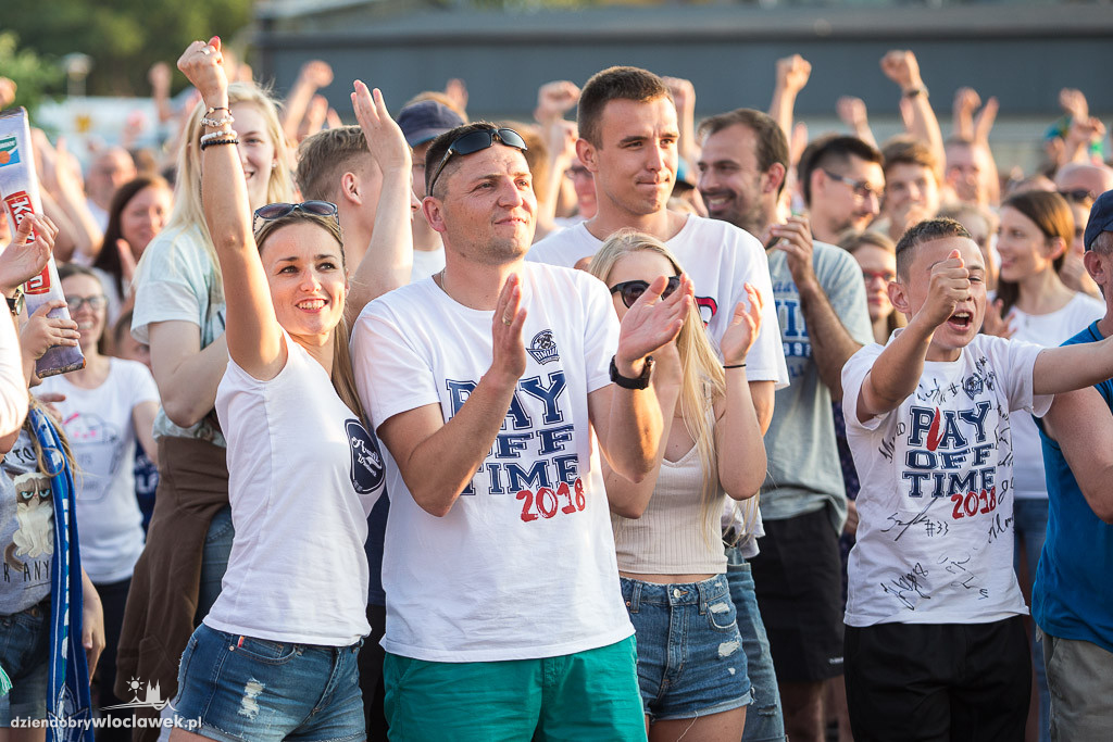 Feta kibiców w strefie przy Hali Mistrzów
