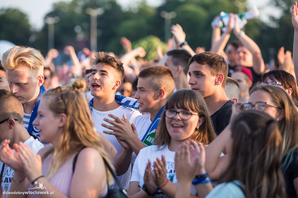 Feta kibiców w strefie przy Hali Mistrzów