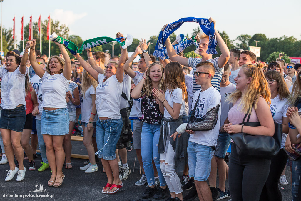 Feta kibiców w strefie przy Hali Mistrzów
