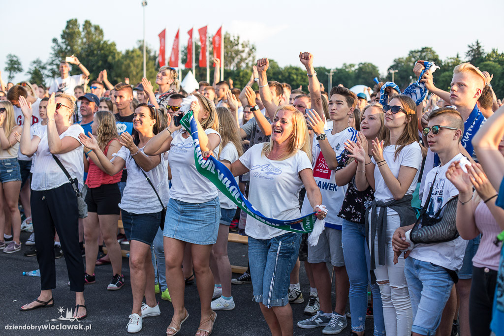 Feta kibiców w strefie przy Hali Mistrzów