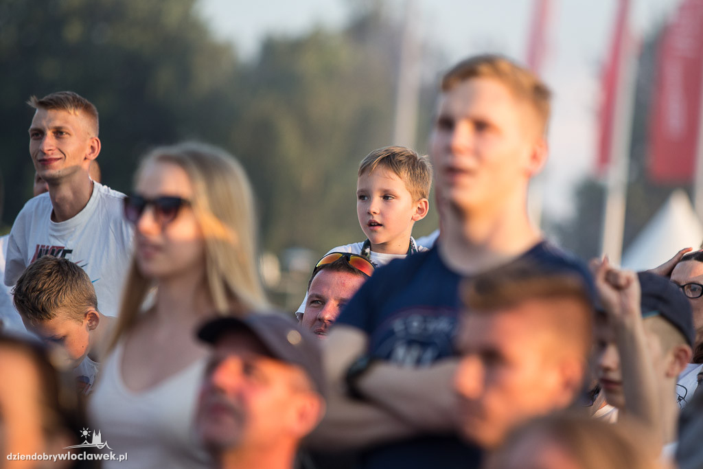 Feta kibiców w strefie przy Hali Mistrzów